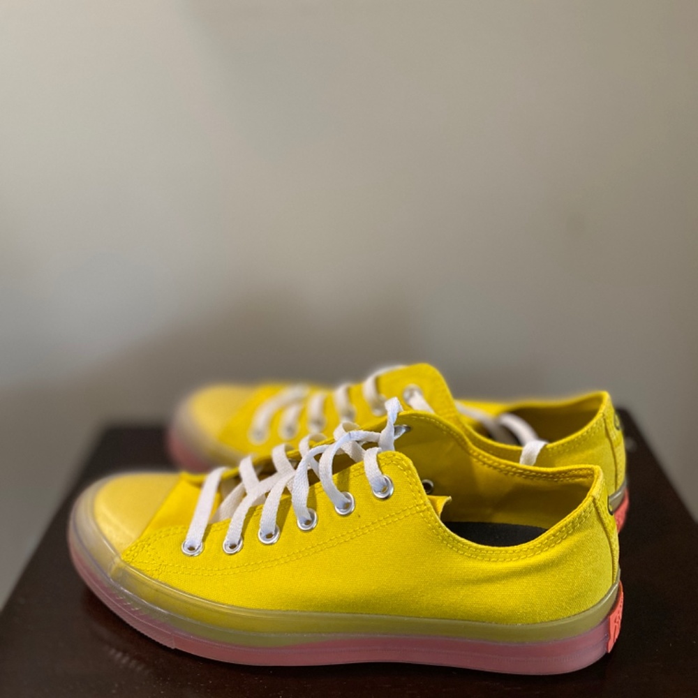 Shoes - Picture 4 of 8